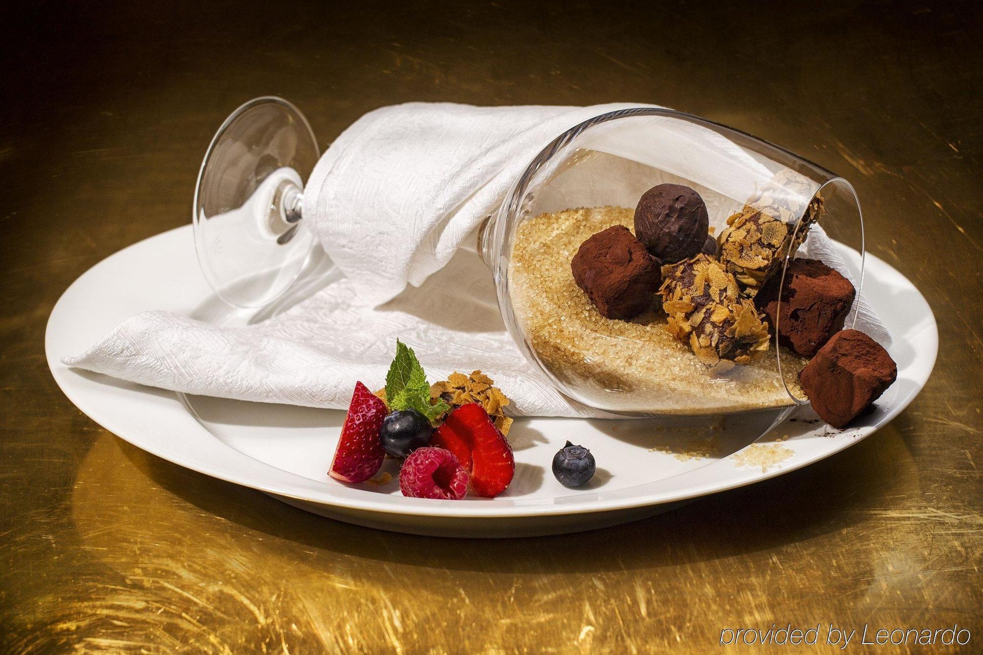 Chichikov Hotel Kharkov Ngoại thất bức ảnh