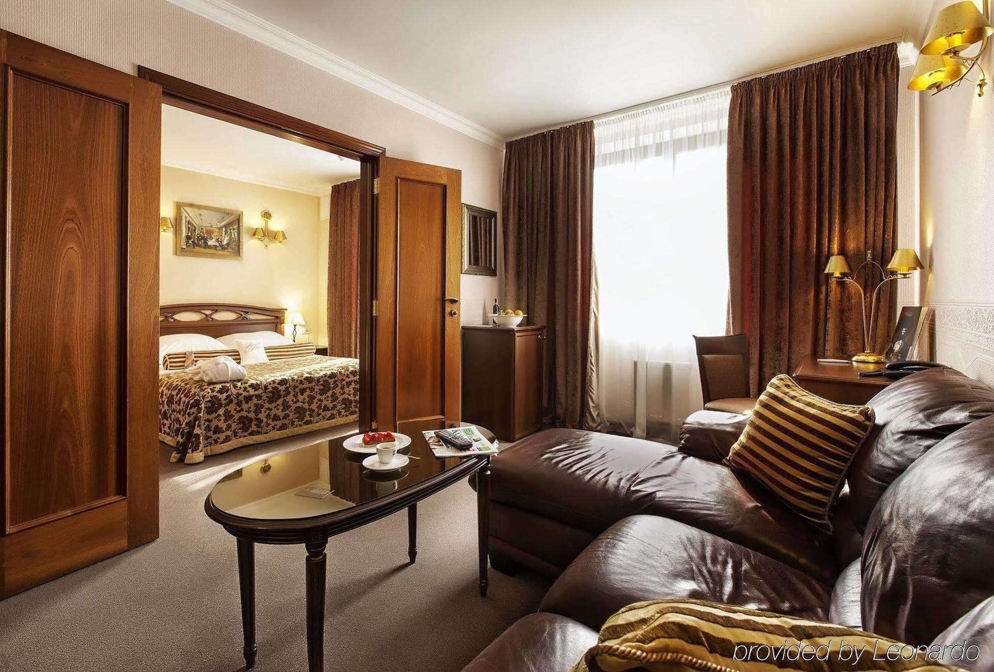 Chichikov Hotel Kharkov Ngoại thất bức ảnh