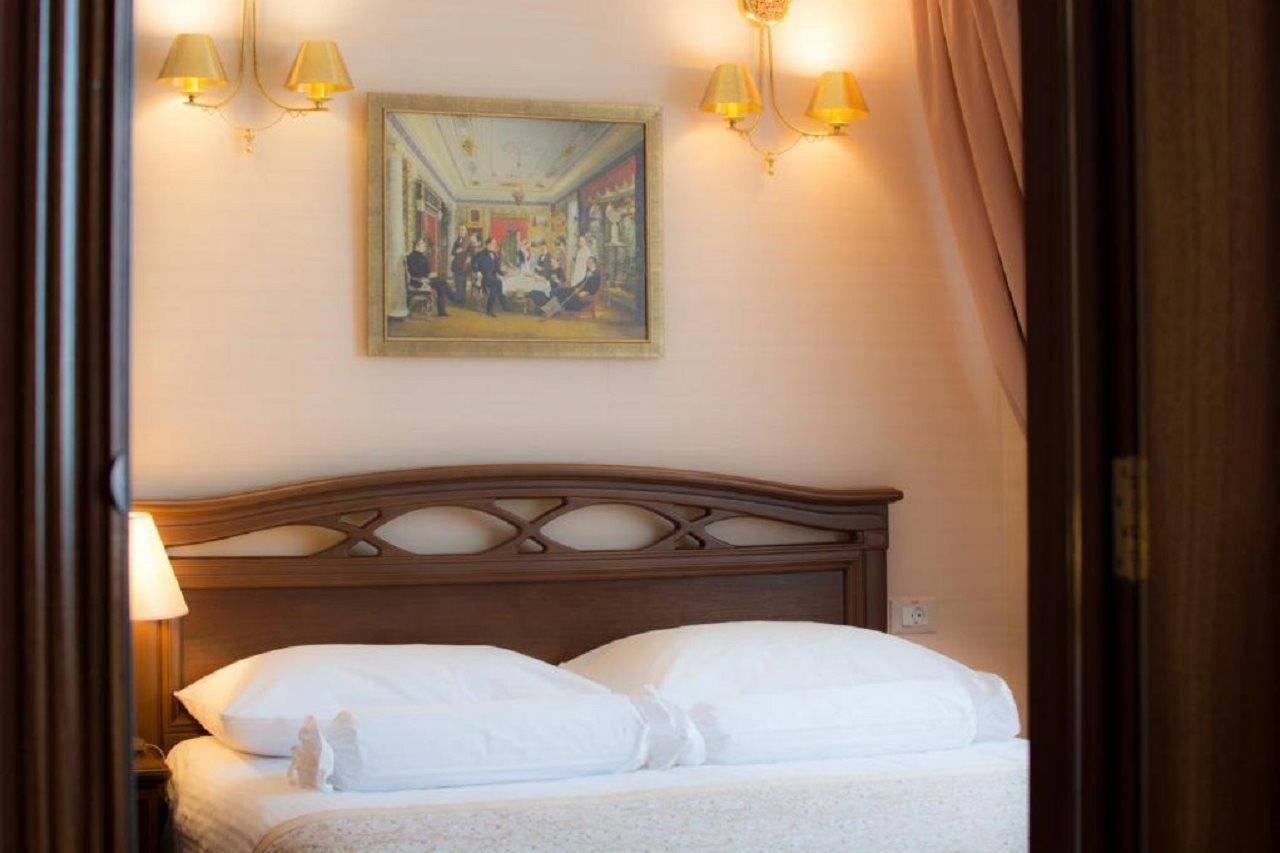 Chichikov Hotel Kharkov Ngoại thất bức ảnh